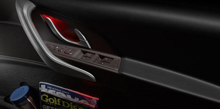Детали интерьера Mahindra XUV500 2012 года  (фото 25 из 38)